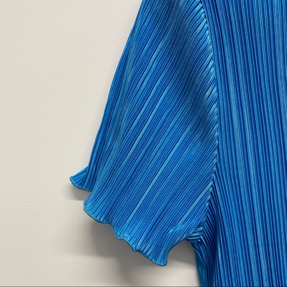 VINTAGE SHORT SLEEVE / TOP / SLINKY MATERIAL - Picture 3 of 5